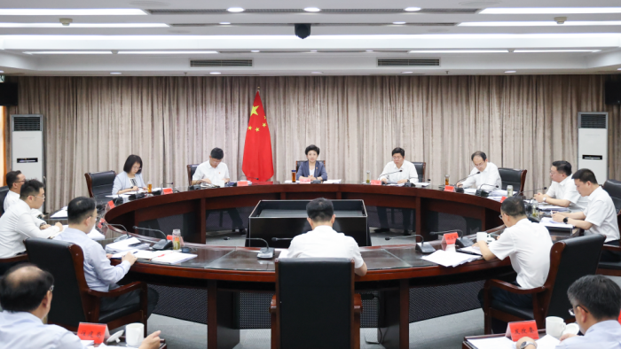 萬(wàn)聞華主持召開(kāi)市政府黨組理論學(xué)習(xí)中心組學(xué)習(xí)會(huì)和市政府黨組會(huì)議